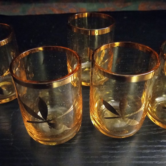 SET OF 6 - AUTHENTIC VINTAGE GOLD LEAF SHOT GLASSES FROM THE 50's or 60's - Picture 2 of 6